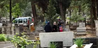 Gaziantep'te mezarlıklarda bayram yoğunluğu