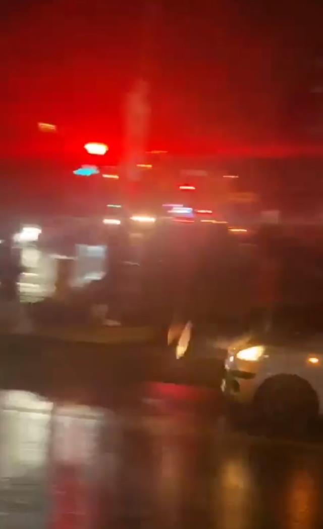 Herkes, 'Adam öldü' diye bağırdı! Şampiyonluk kutlamasında taraftar, aracını kalabalığın üzerine sürdü Herkes, 'Adam öldü' diye bağırdı! Şampiyonluk kutlamasında taraftar, aracını kalabalığın üzerine sürdü