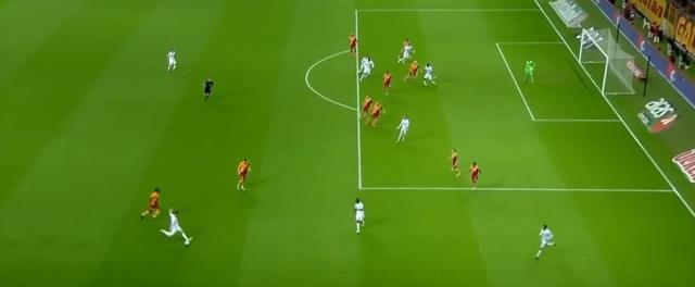Sivassporlu futbolcu akıllara durgunluk verdi! Muslera bu golü hayatı boyunca unutamayacak Sivassporlu futbolcu akıllara durgunluk verdi! Muslera bu golü hayatı boyunca unutamayacak