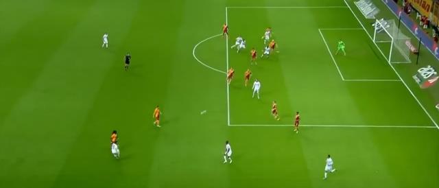 Sivassporlu futbolcu akıllara durgunluk verdi! Muslera bu golü hayatı boyunca unutamayacak Sivassporlu futbolcu akıllara durgunluk verdi! Muslera bu golü hayatı boyunca unutamayacak