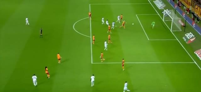 Sivassporlu futbolcu akıllara durgunluk verdi! Muslera bu golü hayatı boyunca unutamayacak Sivassporlu futbolcu akıllara durgunluk verdi! Muslera bu golü hayatı boyunca unutamayacak