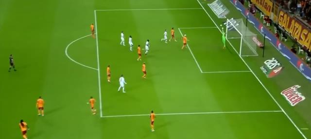 Sivassporlu futbolcu akıllara durgunluk verdi! Muslera bu golü hayatı boyunca unutamayacak Sivassporlu futbolcu akıllara durgunluk verdi! Muslera bu golü hayatı boyunca unutamayacak