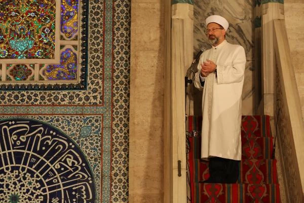 Ali Erbaş'tan Süleymaniye Camii'nde İngilizce hutbe! Dünyaya barış mesajı verdi
