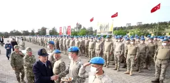 ŞANLIURFA - Milli Savunma Bakanı Akar ve TSK komuta kademesi bayram namazını Şanlıurfa'da kıldı (2)