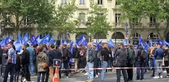 Fransa'da polislerden 'cinayetten' yargılanan meslektaşlarına destek gösterisi