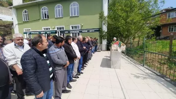 9 yıldır tedavi gören 15 yaşındaki İrem, kalp krizi nedeniyle yaşamını yitirdi 9 yıldır tedavi gören 15 yaşındaki İrem, kalp krizi nedeniyle yaşamını yitirdi