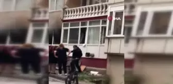 Son dakika haberi... Bursa'da bir apartmanın zemin katında yangın çıktı... Yaşanan panik anları kamerada