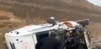 Hasta taşıyan ambulans yan yattı: 5 yaralı