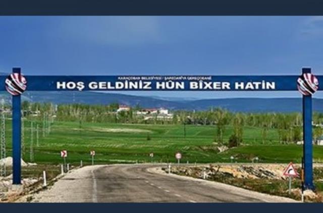 Kürtçe tabela önünde yaptıkları paylaşımları tepki çeken öğretmenlerin savunması ortaya çıktı Kürtçe tabela önünde yaptıkları paylaşımları tepki çeken öğretmenlerin savunması ortaya çıktı