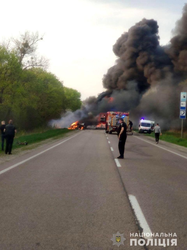 Ukrayna'da katliam gibi trafik kazası: 16 ölü, 6 yaralı Ukrayna'da katliam gibi trafik kazası: 16 ölü, 6 yaralı