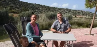 4 yıldır karavanla yolda olan Alman aile Demre'de