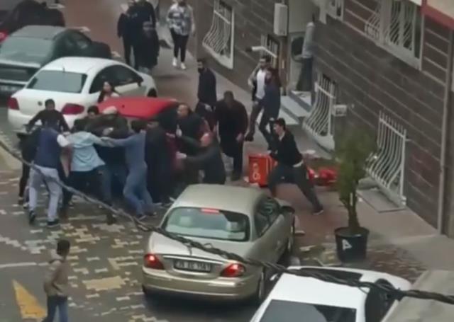 Son dakika haberleri | ESENYURT'TA KİRACILARLA EV SAHİPLERİNİN MEYDAN SAVAŞI Son dakika haberleri | ESENYURT'TA KİRACILARLA EV SAHİPLERİNİN MEYDAN SAVAŞI
