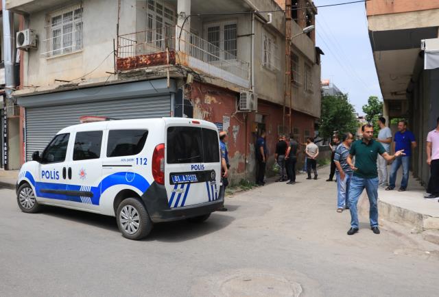 Çocuklardan birini dövüp sokağa attı, 4'ünü eve kilitleyip cezaevine gitti Çocuklardan birini dövüp sokağa attı, 4'ünü eve kilitleyip cezaevine gitti