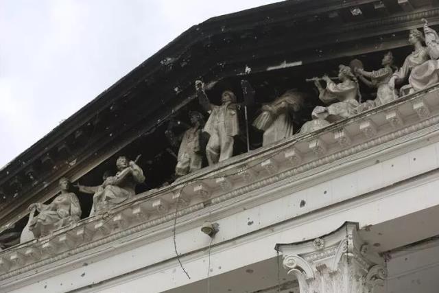 Rusya'nın 16 Mart'ta vurduğu Mariupol tiyatrosunda 600 kişinin hayatını kaybettiği ortaya çıktı