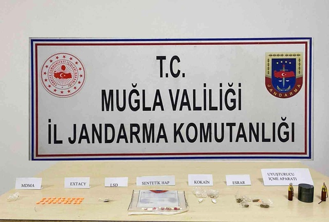 Villada uyuşturucu partisine operasyon: 10 gözaltı