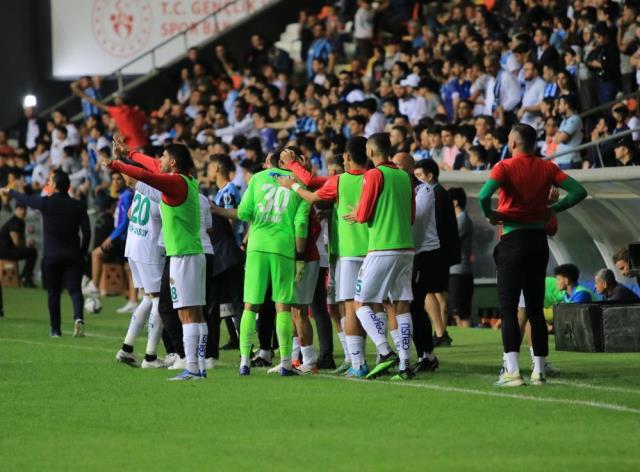 Alanyaspor, Avrupa aşkına! Akdeniz ekibi, Adana deplasmanında Emre Akbaba'yla güldü