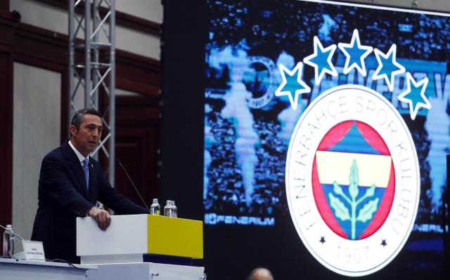 Ali Koç kürsüye çıktığında ekranlara yansıtıldı! İşte Fenerbahçe'nin yeni arması