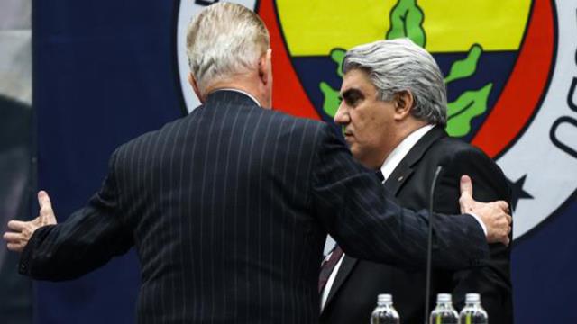 Fenerbahçe Yüksek Divan Kurulu toplantısında büyük gerginlik! Vefa Küçük'e söylenen söz ortalığı karıştırdı Fenerbahçe Yüksek Divan Kurulu toplantısında büyük gerginlik! Vefa Küçük'e söylenen söz ortalığı karıştırdı
