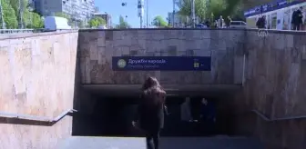 Rus saldırılarında sığınak olarak kullanılan Kiev'deki metrolarda ulaşım yeniden faaliyette