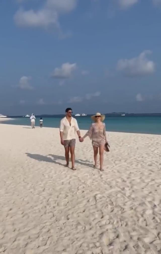 Sessiz sedasız evlenen Hadise ve Mehmet Dinçerler balayına çıktı Sessiz sedasız evlenen Hadise ve Mehmet Dinçerler balayına çıktı