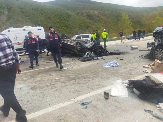 Son dakika haberi: Çankırı'da hafif ticari araç ile minibüs çarpıştı: 3 ölü, 12 yaralı Son dakika haberi: Çankırı'da hafif ticari araç ile minibüs çarpıştı: 3 ölü, 12 yaralı