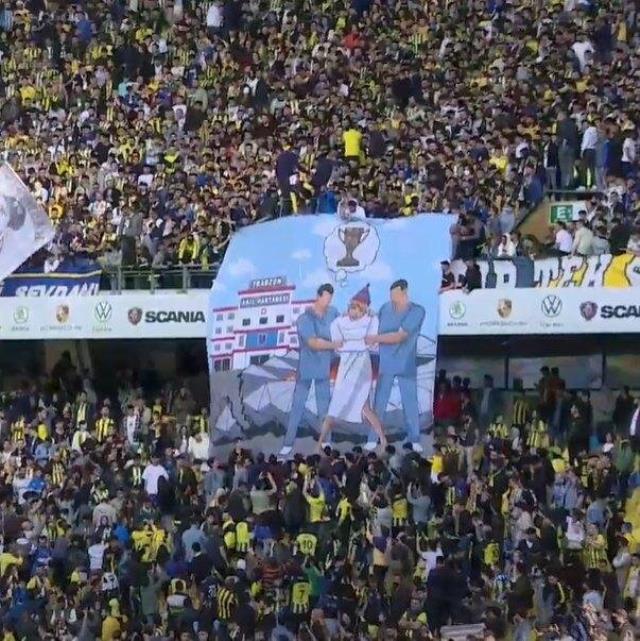Trabzonsporlular sinirden çıldıracak! Kadıköy'de olay pankart Trabzonsporlular sinirden çıldıracak! Kadıköy'de olay pankart