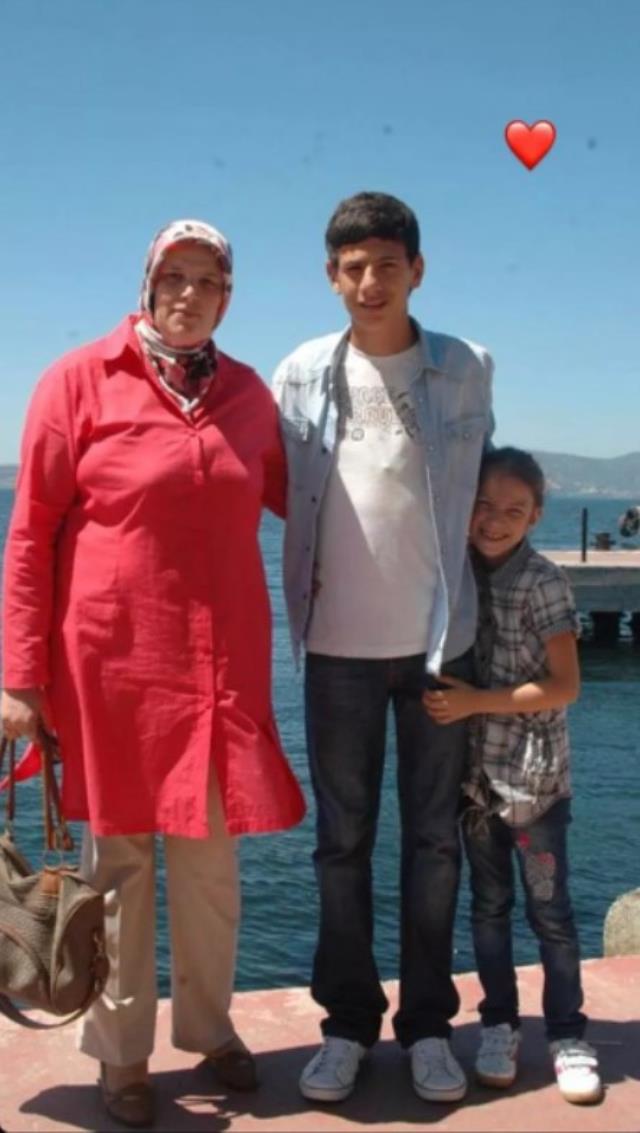 10 yıl önce annesini kaybetmişti! Merih Demiral'dan duygusal Anneler Günü paylaşımı