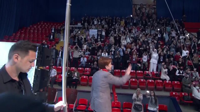 İYİ Parti lideri Akşener 'Başbakan Meral' sloganlarına yanıt verdi! Salonda alkış tufanı koptu İYİ Parti lideri Akşener 'Başbakan Meral' sloganlarına yanıt verdi! Salonda alkış tufanı koptu