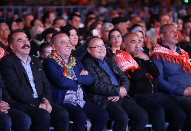 CHP'li belediyenin festivaline neden katılmadı? Kılıçdaroğlu, Fettah Tamince'nin sponsorluğundan rahatsızlık duymuş CHP'li belediyenin festivaline neden katılmadı? Kılıçdaroğlu, Fettah Tamince'nin sponsorluğundan rahatsızlık duymuş