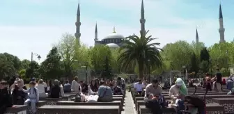 (DRONE) İstanbul'un cazibe mekanlarında haftanın son günü turist yoğunluğu