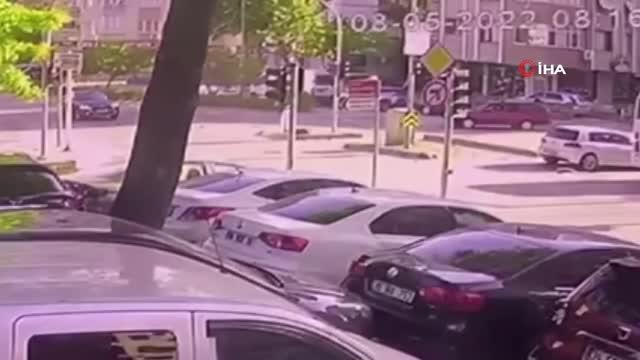 Kadıköy'de alkollü sürücünün kaza anı görüntüleri ortaya çıktı