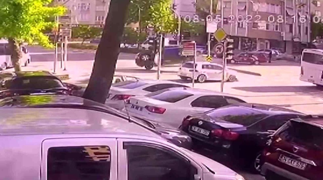 Kadıköy'de alkollü sürücünün kaza anı görüntüleri ortaya çıktı