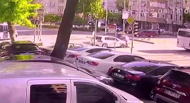 Kadıköy'de alkollü sürücünün kaza anı görüntüleri ortaya çıktı