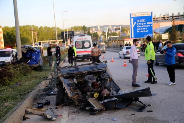 Kastamonu'da direğe çarparak ikiye ayrılan otomobilin sürücüsü hayatını kaybetti