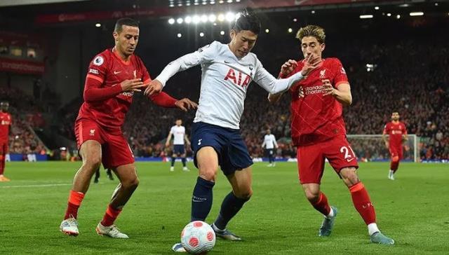 Liverpool'a şampiyonluk yolunda ağır darbe! Kırmızılar, sahasında Tottenham'ı deviremedi