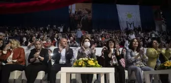 Meral Akşener, Anneler Günü için düzenlenen Aşkın Nur Yengi konserine katıldı