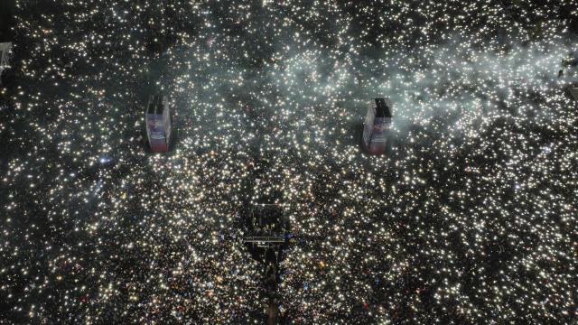 Trabzonspor taraftarından çılgın şov! Şampiyonluğa damga vuran şarkı Yenikapı'yı da salladı