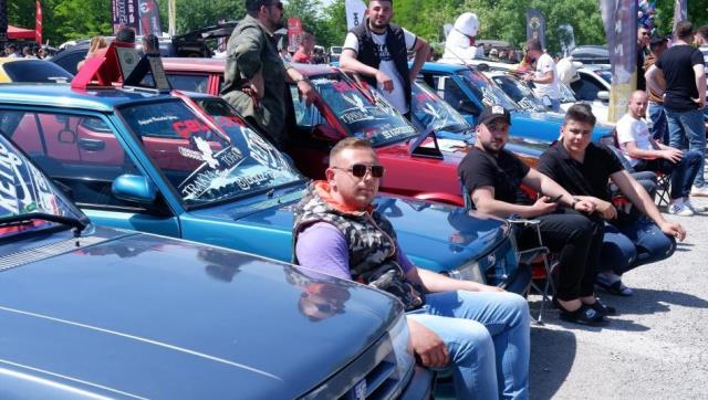 Aracını polis otosu gibi giydirdi, her gören fotoğraf çektirmek istiyor