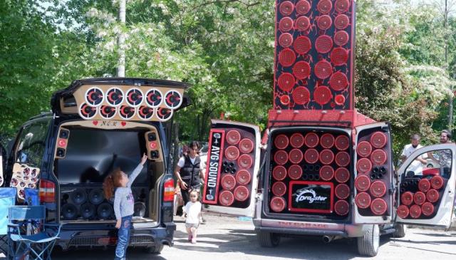 Aracını polis otosu gibi giydirdi, her gören fotoğraf çektirmek istiyor