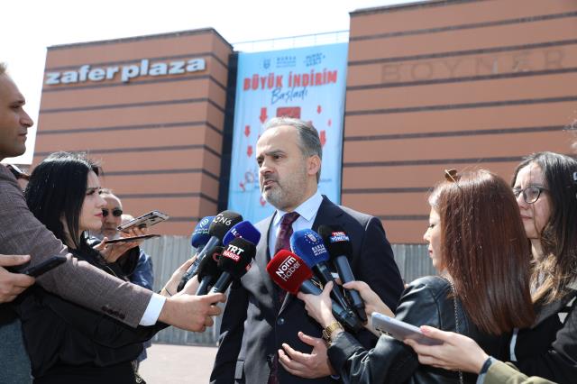 Bursa Büyükşehir Belediyesi'nin tarihi projesinde son engel de ortadan kalktı! AVM'ye ait bina yıkılıyor Bursa Büyükşehir Belediyesi'nin tarihi projesinde son engel de ortadan kalktı! AVM'ye ait bina yıkılıyor