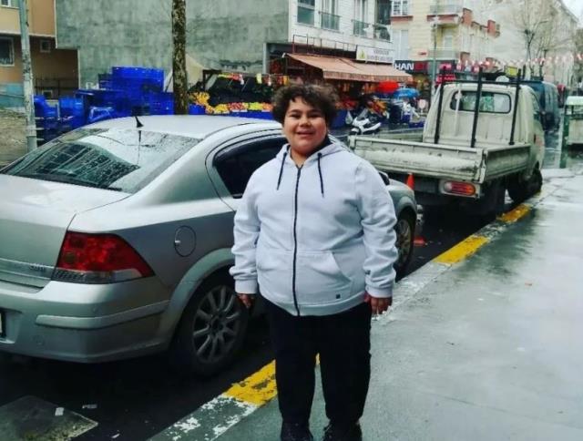 İştahına düşkünlüğüyle bilinen Çitos Efe'nin son hali sevenlerini şaşırttı İştahına düşkünlüğüyle bilinen Çitos Efe'nin son hali sevenlerini şaşırttı