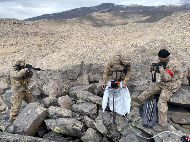 PKK'ya ağır darbe! Sözde Ağrı Dağı sorumlusunun da aralarında olduğu 11 terörist etkisiz hale getirildi PKK'ya ağır darbe! Sözde Ağrı Dağı sorumlusunun da aralarında olduğu 11 terörist etkisiz hale getirildi