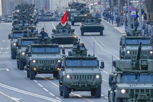 Rusya'daki Zafer Bayramı kutlamaları, Ukrayna'yı teyakkuza geçirdi: Önlemler artırıldı, Zelenski'ye özel koruma sağlandı Rusya'daki Zafer Bayramı kutlamaları, Ukrayna'yı teyakkuza geçirdi: Önlemler artırıldı, Zelenski'ye özel koruma sağlandı