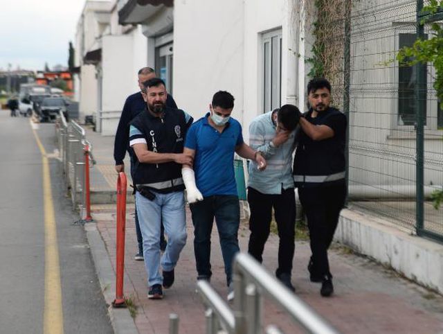 Dönercilerin çatışmasında kan döküldü! İki kardeşe birden kurşun yağdırdı Dönercilerin çatışmasında kan döküldü! İki kardeşe birden kurşun yağdırdı