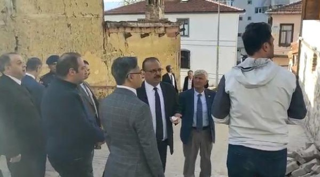 Vali Canpolat'tan Celal Bayar'ın evinin restorasyonunu gecikmesine sert tepki: Beni ağır konuşturmayın