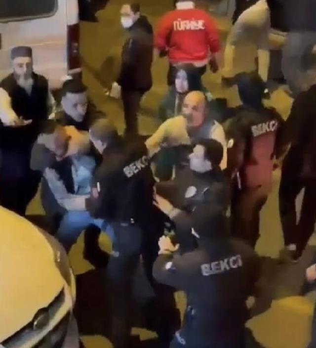 Esenler'de bekçilerle mahalleli arasında kimlik sorma arbedesi Esenler'de bekçilerle mahalleli arasında kimlik sorma arbedesi