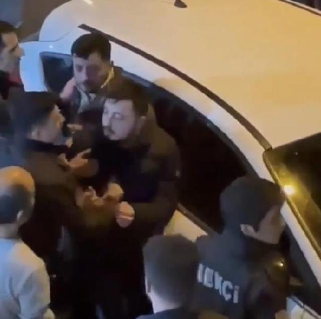 Esenler'de bekçilerle mahalleli arasında kimlik sorma arbedesi Esenler'de bekçilerle mahalleli arasında kimlik sorma arbedesi