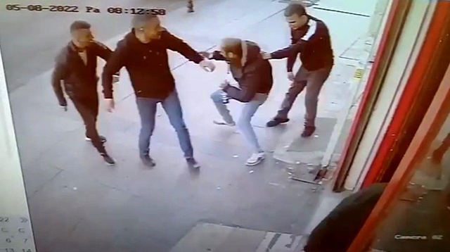 Son dakika haberi: İstanbul'da korkunç cinayet kamerada: Öldüresiye dövülüp kalbinden bıçaklandı