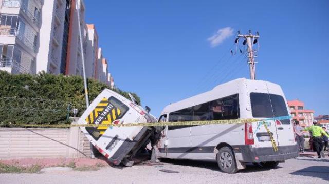 Konya'da iki okul servisi birbiri ile çarpıştı! 9'u öğrenci 14 kişi yaraladı