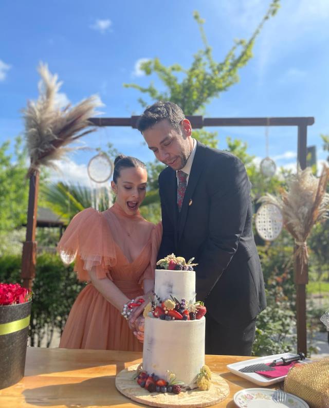 Masumlar Apartmanı'nın genç oyuncusu Gizem Katmer nişanlandı Masumlar Apartmanı'nın genç oyuncusu Gizem Katmer nişanlandı